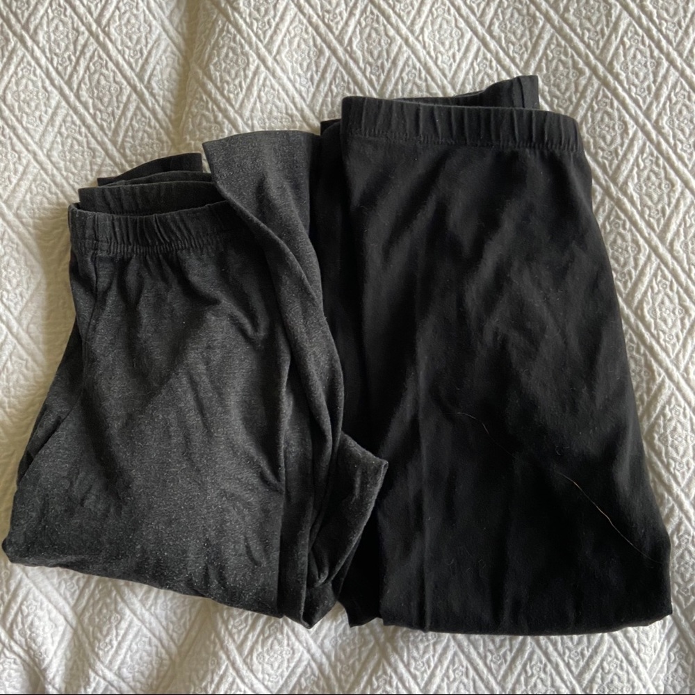 2 pairs of leggings